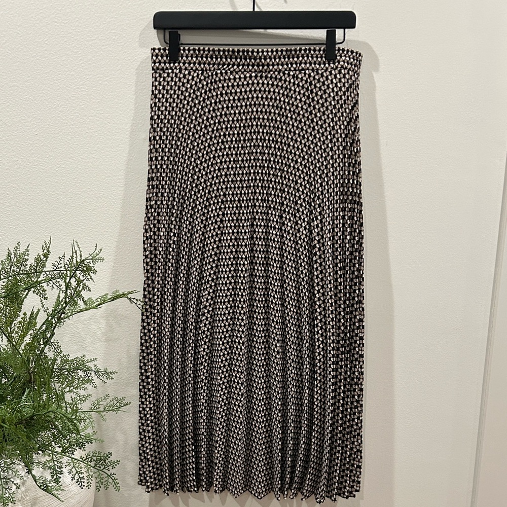 Maxstudio lined pleated skirt!